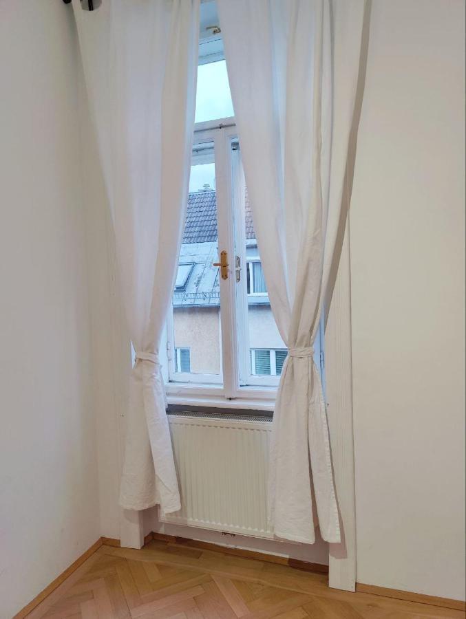 Central Mariahilfer Apartment 4 Min To The City Shopping Center And Schoenbrunn Palace Bécs Kültér fotó