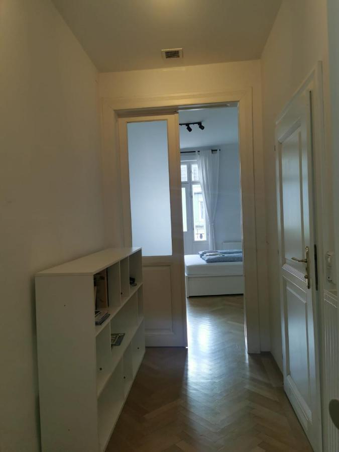 Central Mariahilfer Apartment 4 Min To The City Shopping Center And Schoenbrunn Palace Bécs Kültér fotó