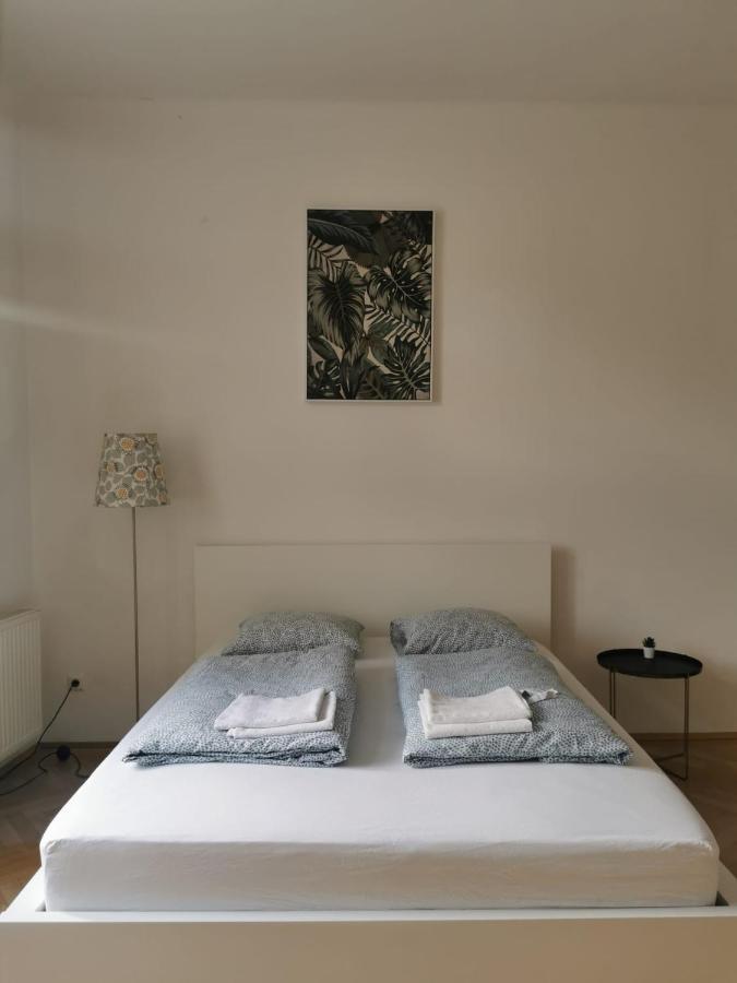 Central Mariahilfer Apartment 4 Min To The City Shopping Center And Schoenbrunn Palace Bécs Kültér fotó