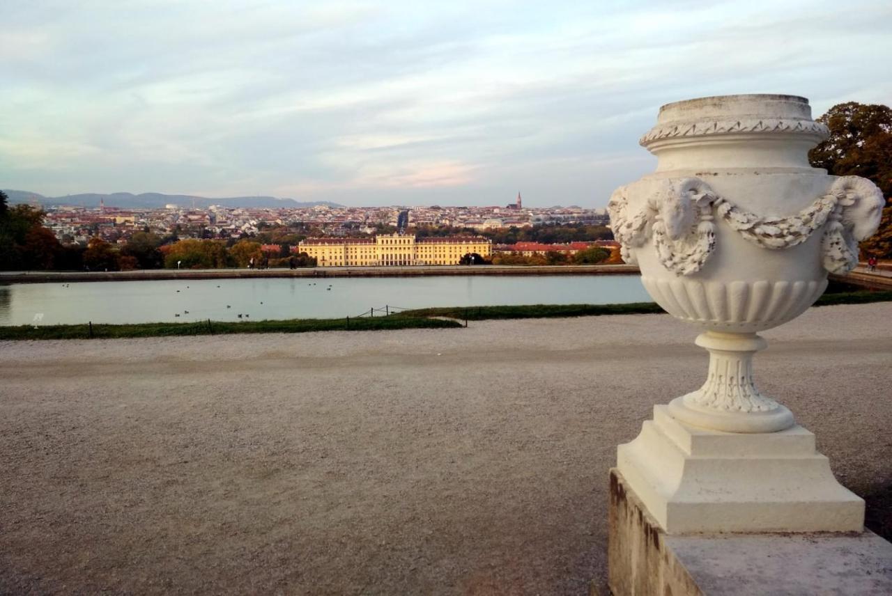 Central Mariahilfer Apartment 4 Min To The City Shopping Center And Schoenbrunn Palace Bécs Kültér fotó