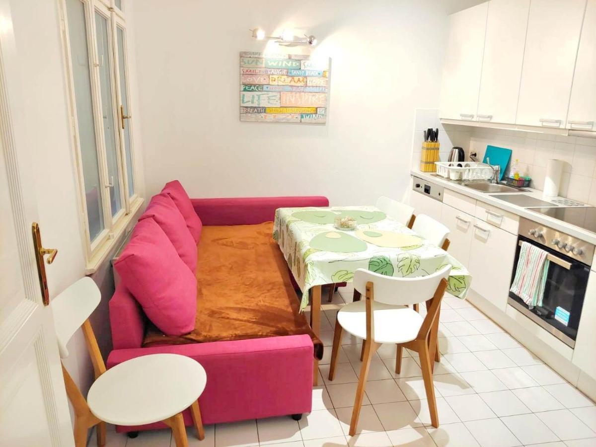 Central Mariahilfer Apartment 4 Min To The City Shopping Center And Schoenbrunn Palace Bécs Kültér fotó