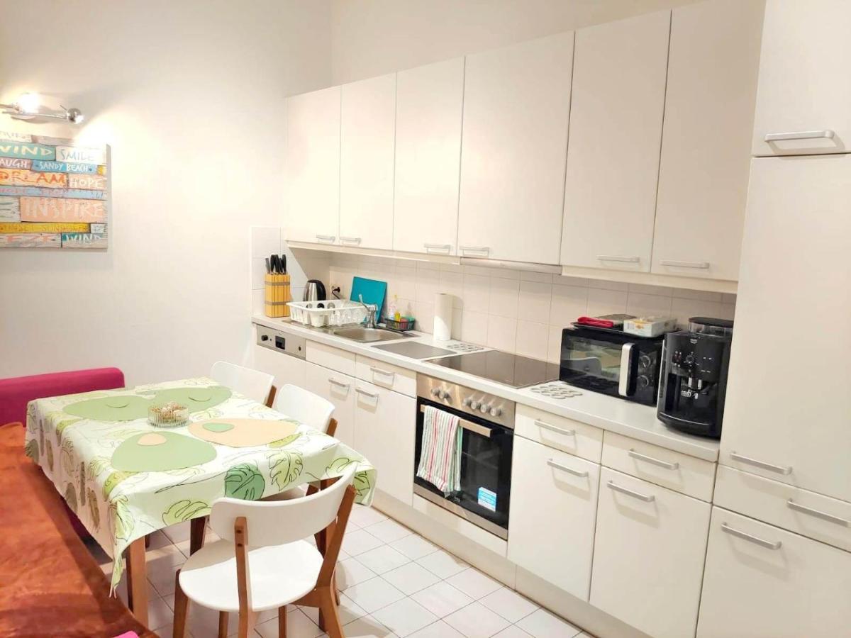 Central Mariahilfer Apartment 4 Min To The City Shopping Center And Schoenbrunn Palace Bécs Kültér fotó