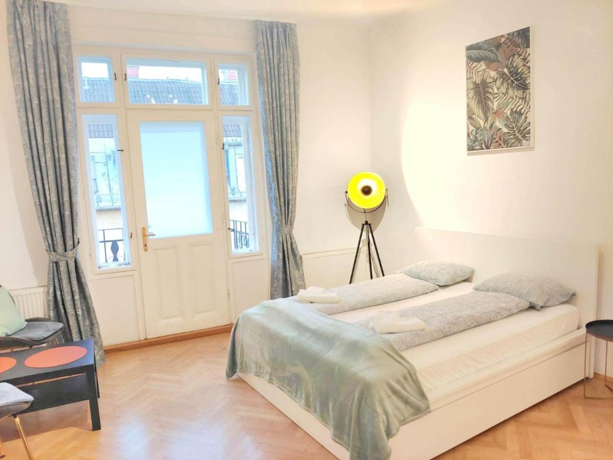 Central Mariahilfer Apartment 4 Min To The City Shopping Center And Schoenbrunn Palace Bécs Kültér fotó