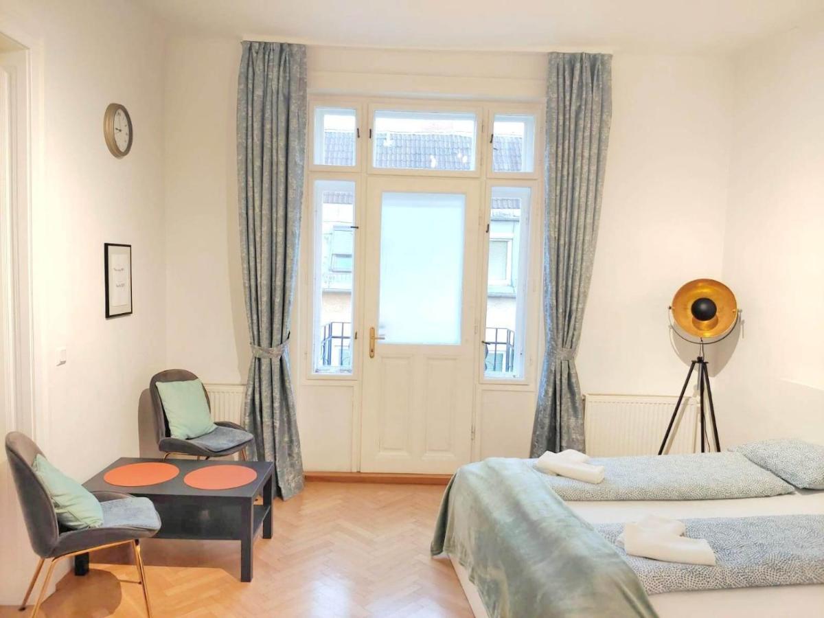 Central Mariahilfer Apartment 4 Min To The City Shopping Center And Schoenbrunn Palace Bécs Kültér fotó